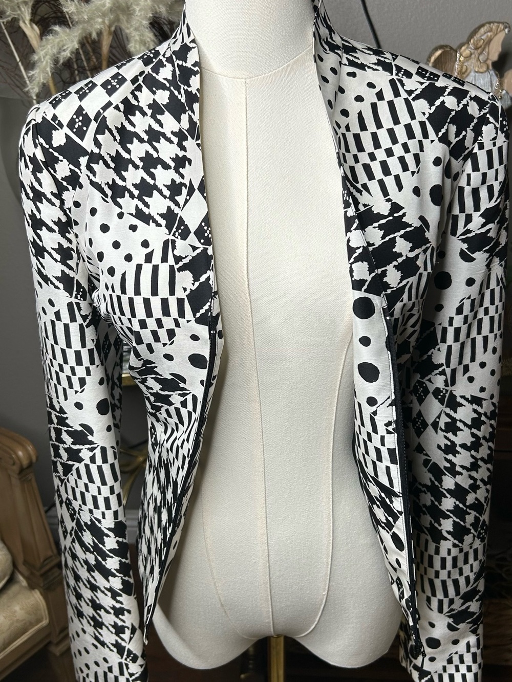 Vintage Caché 100% Silk Monochrome Op-Art Zip-Front Blazer Maximalist Retro 90s